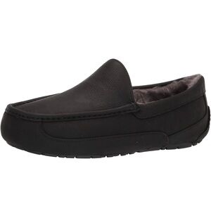 Size 10 new black matte ascot Uggs